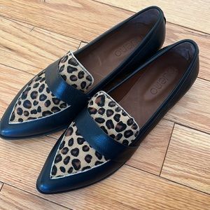 Ladies size 10 Bueno flats